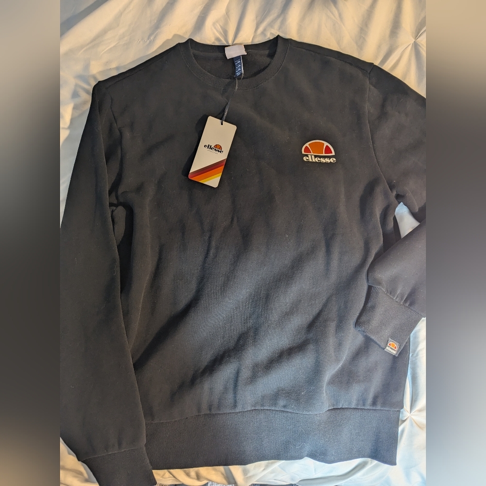 NWT Ellesse black sweatshirt